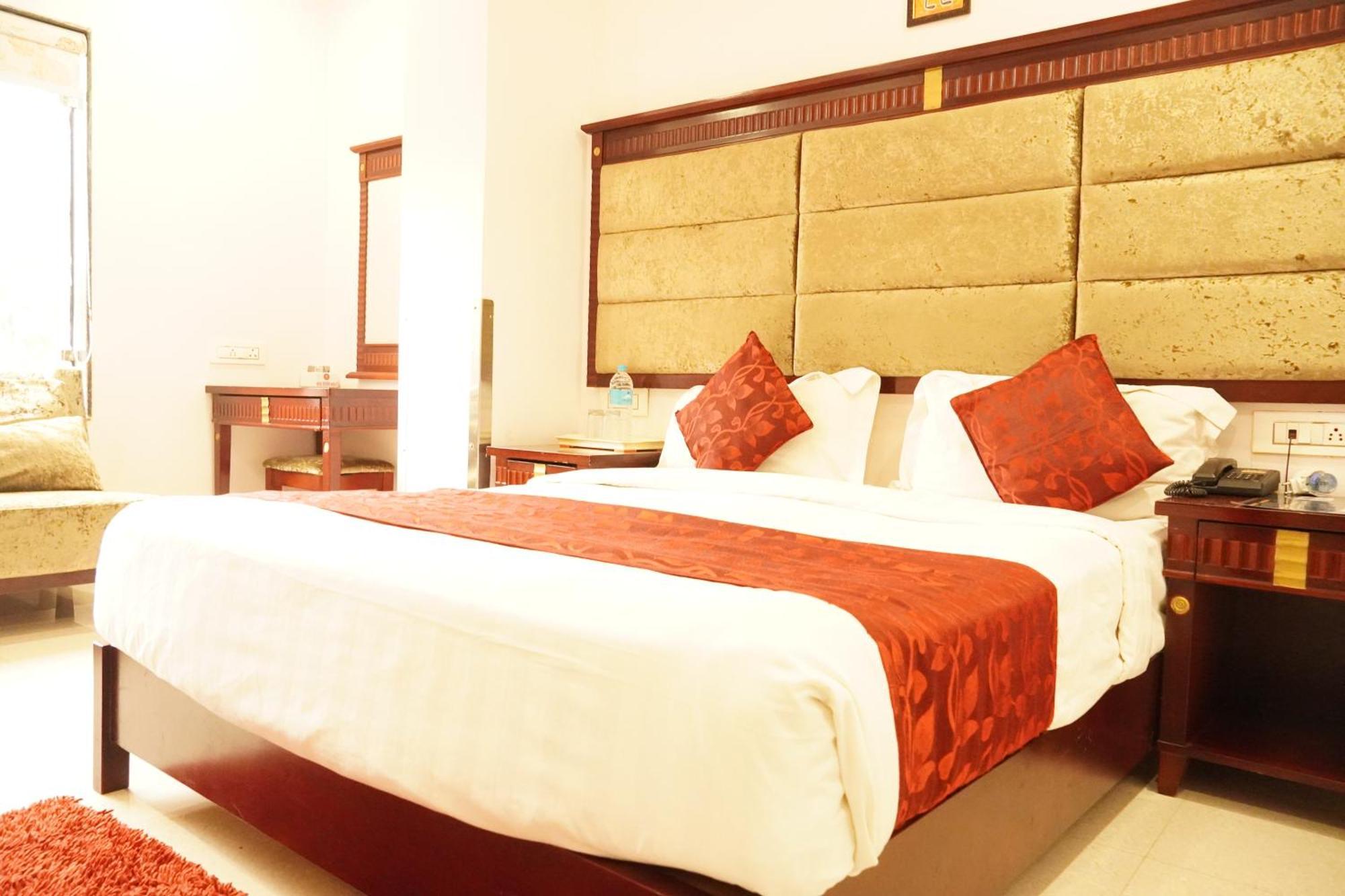 Hotel Eleven Heights ,Bhopal Dış mekan fotoğraf