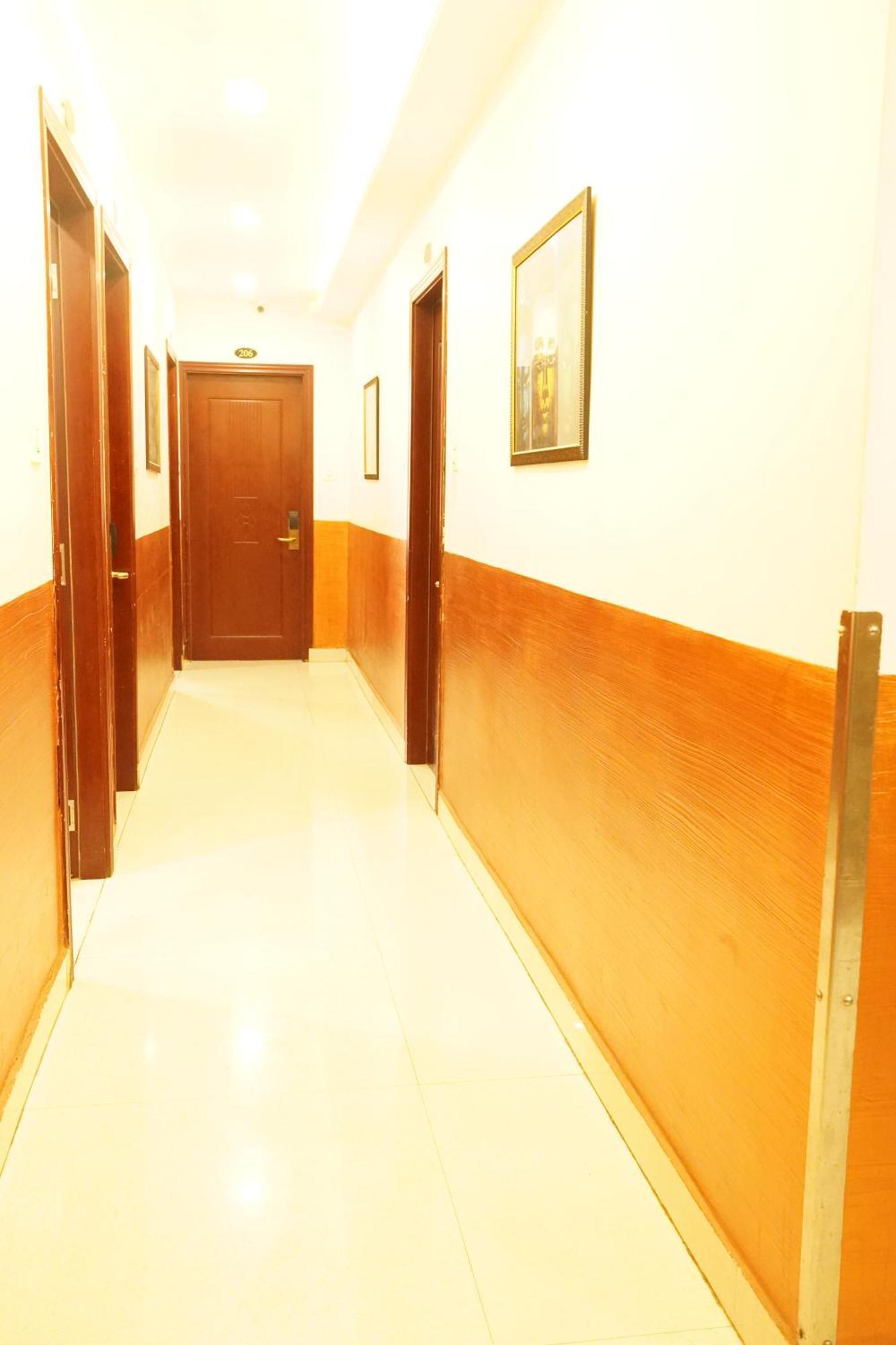 Hotel Eleven Heights ,Bhopal Dış mekan fotoğraf